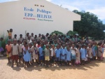 Devant leur école